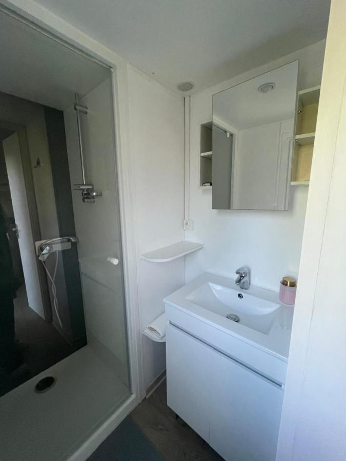 Mobil-Home Au Pied Du Luberon La Roque-d'Antheron Esterno foto