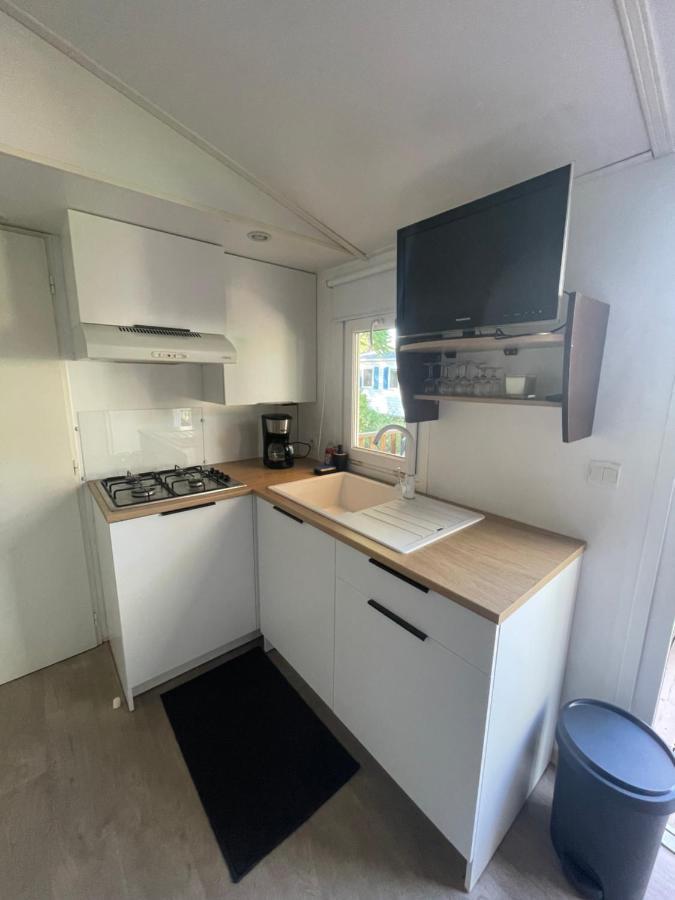 Mobil-Home Au Pied Du Luberon La Roque-d'Antheron Esterno foto