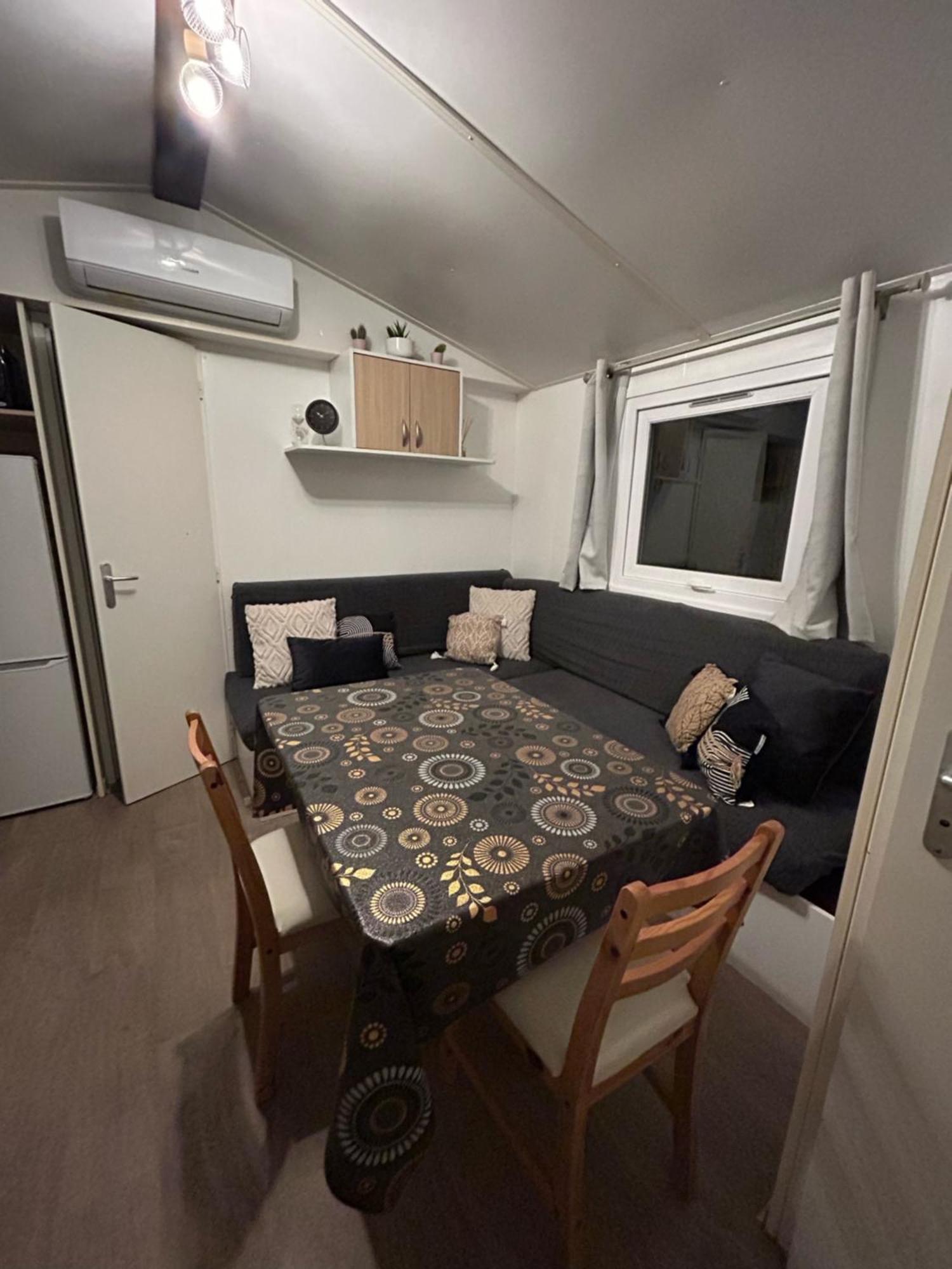Mobil-Home Au Pied Du Luberon La Roque-d'Antheron Esterno foto